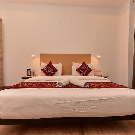 Hotel Red Saffron New Delhi Eksteriør billede