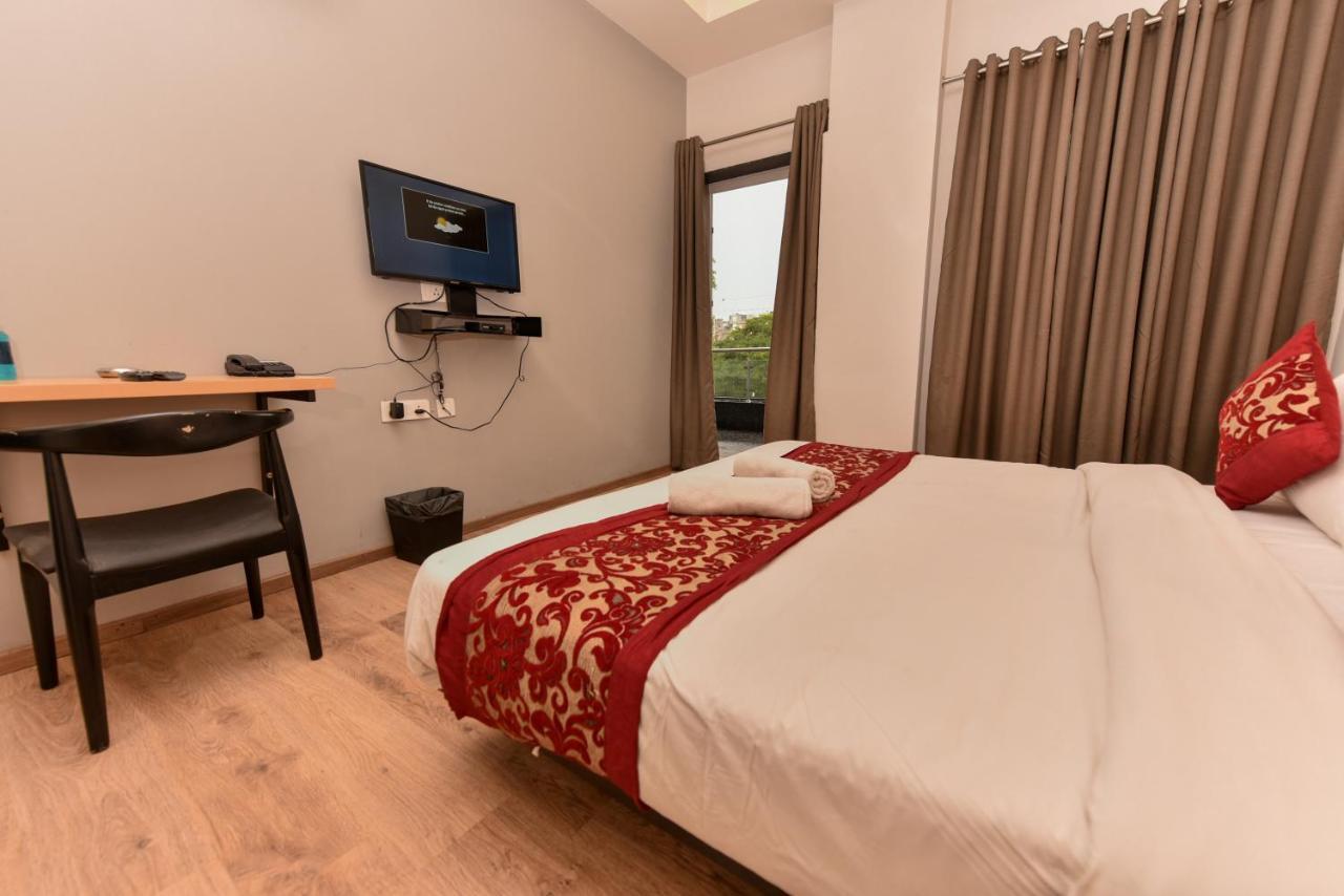 Hotel Red Saffron New Delhi Eksteriør billede
