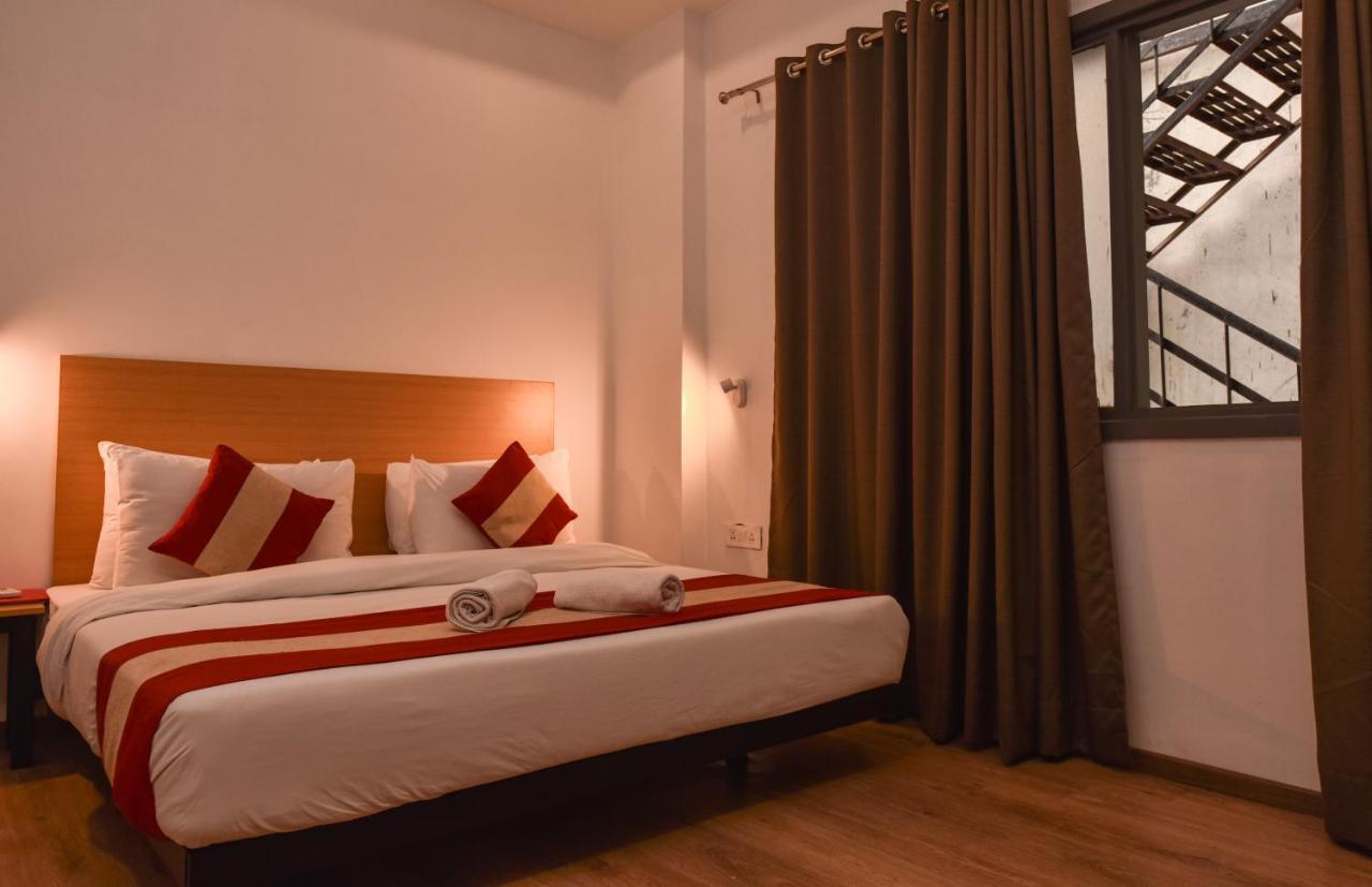Hotel Red Saffron New Delhi Eksteriør billede