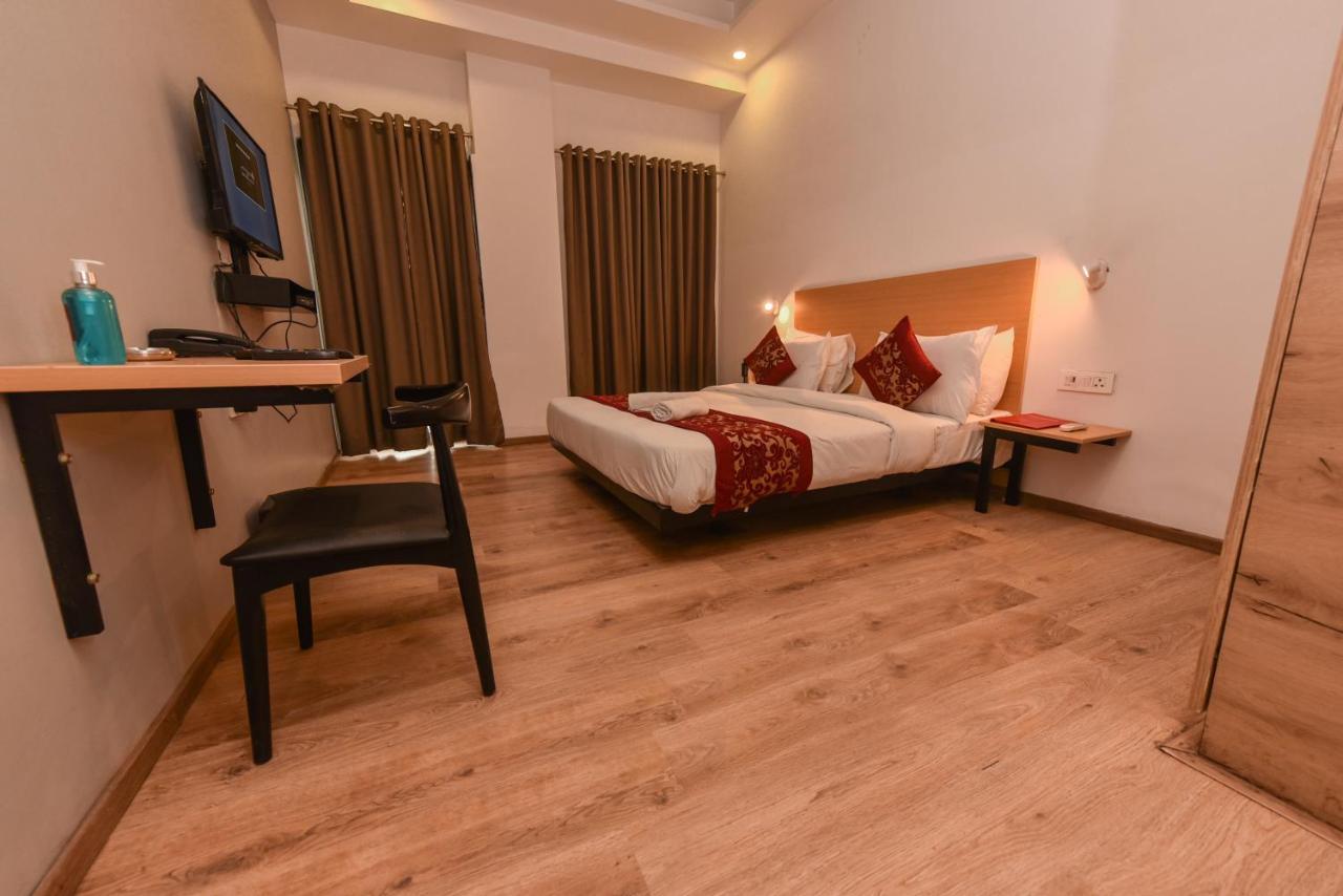 Hotel Red Saffron New Delhi Eksteriør billede